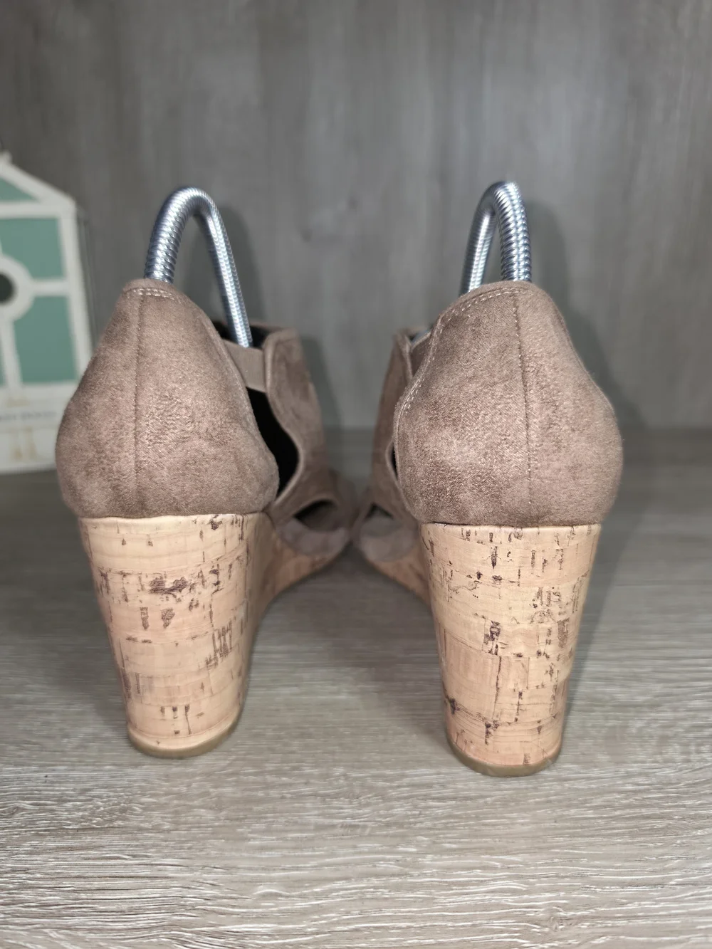 Life Stride Flex Perforated Taupe/Beige Cork-Wedge Peep-Toe Sandals Women's 10